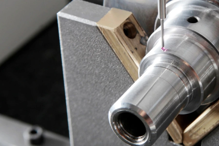 五轴CNC加工如何提升医疗零件精度与生物相容性？全面解析核心优势